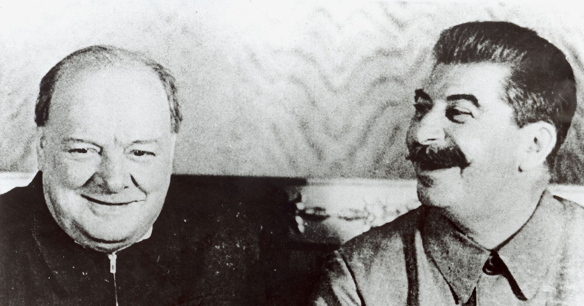 Уинстон Черчилль и Иосиф Сталин во время исторической конференции в Москве 13 сентября 1942 года - ИноСМИ, 1920, 02.03.2021