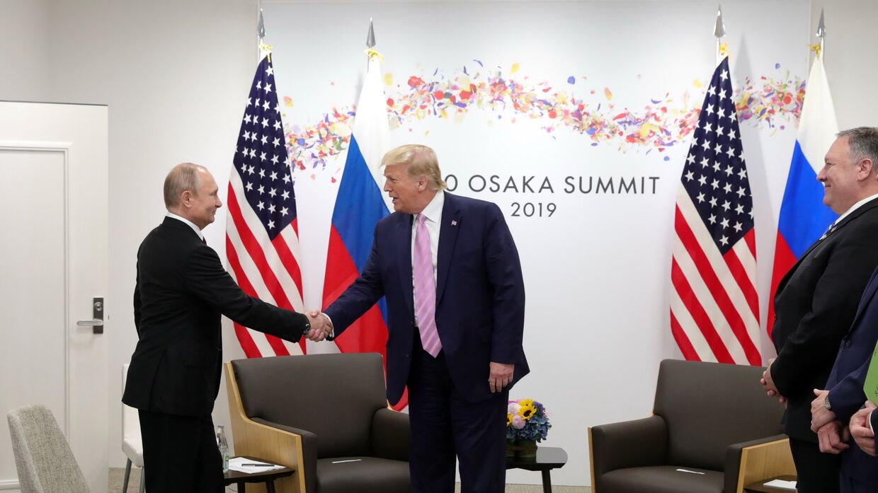 Президент РФ Владимир Путин и президент США Дональд Трамп во время встречи на полях саммита G20 в Осаке 28 июня 2019 года