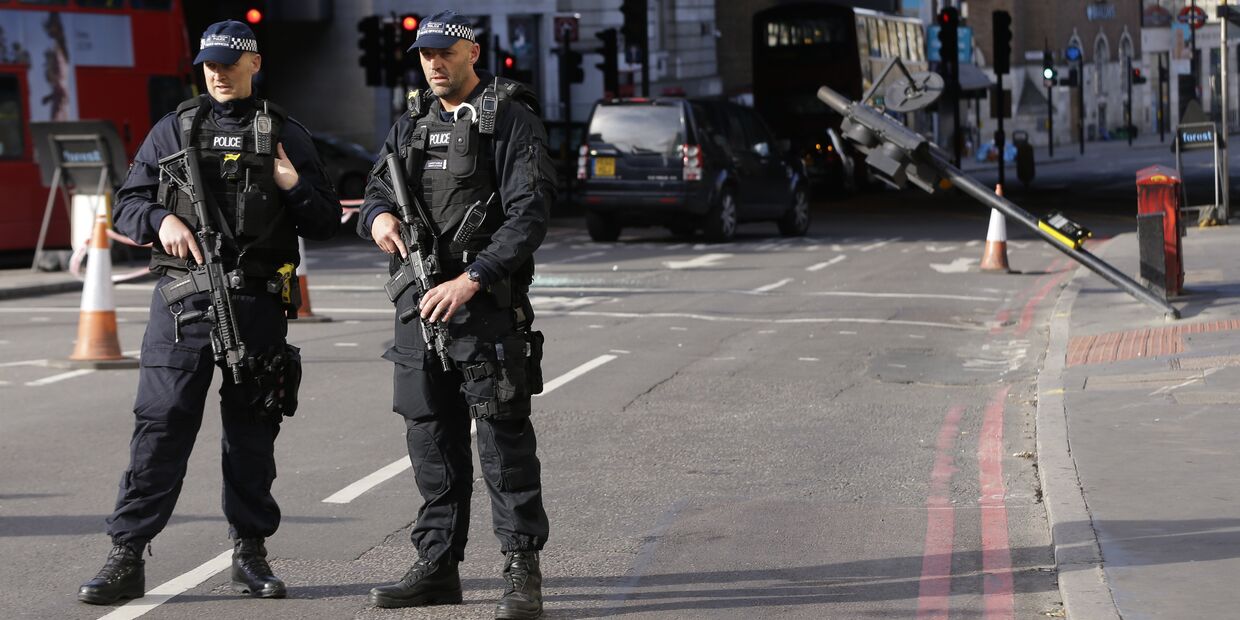Вооруженные полицейские в Лондоне, Великобритания