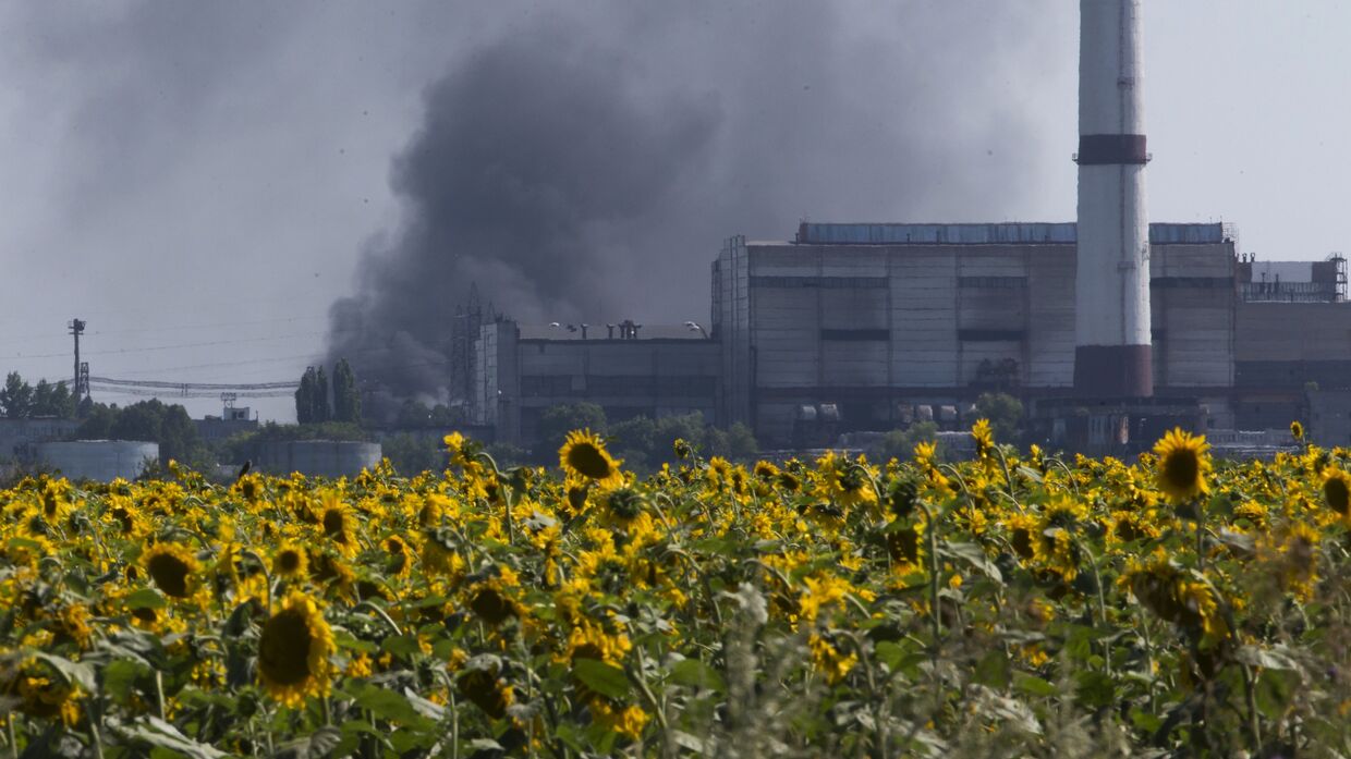 Нефтеперерабатывающий завод недалеко от Лисичанска