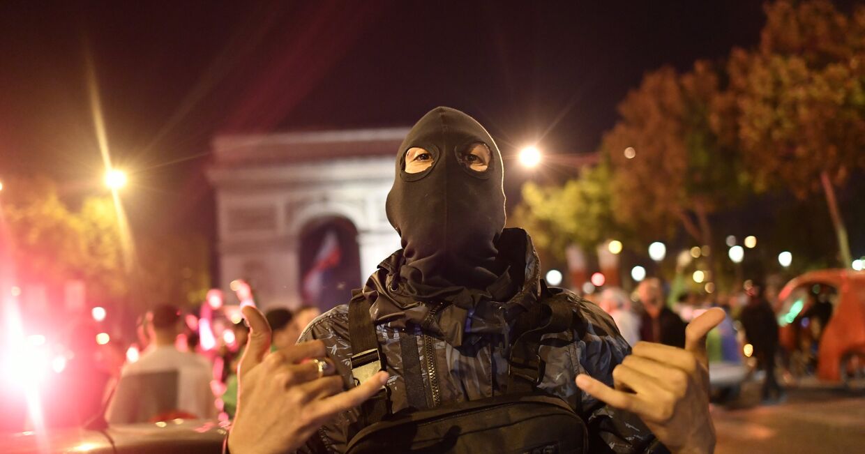Болельщики сборной Алжира устроили беспорядки в центре Парижа