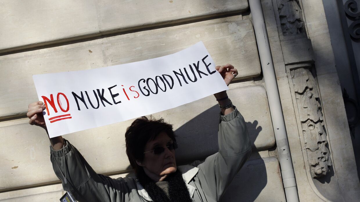 Протест против ядерного оружия в Париже