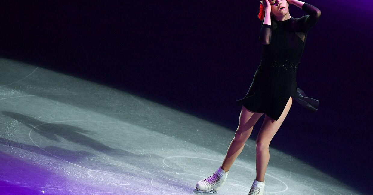 Евгения Медведева (Россия) участвует в показательных выступлениях на чемпионате мира по фигурному катанию в Сайтаме
