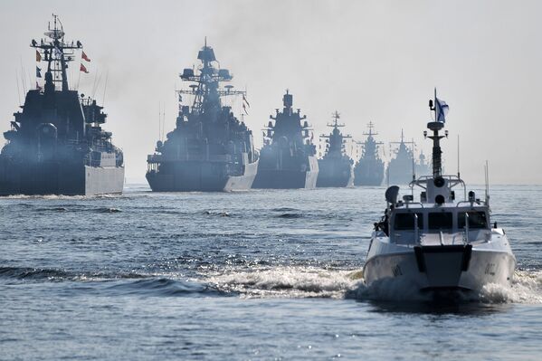 Военные корабли ВМФ России на Главном военно-морском параде в Санкт-Петербурге