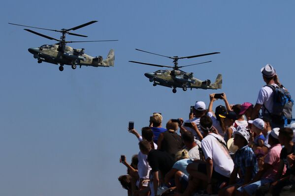 Военные вертолеты на праздновании Дня ВМФ в Севастополе