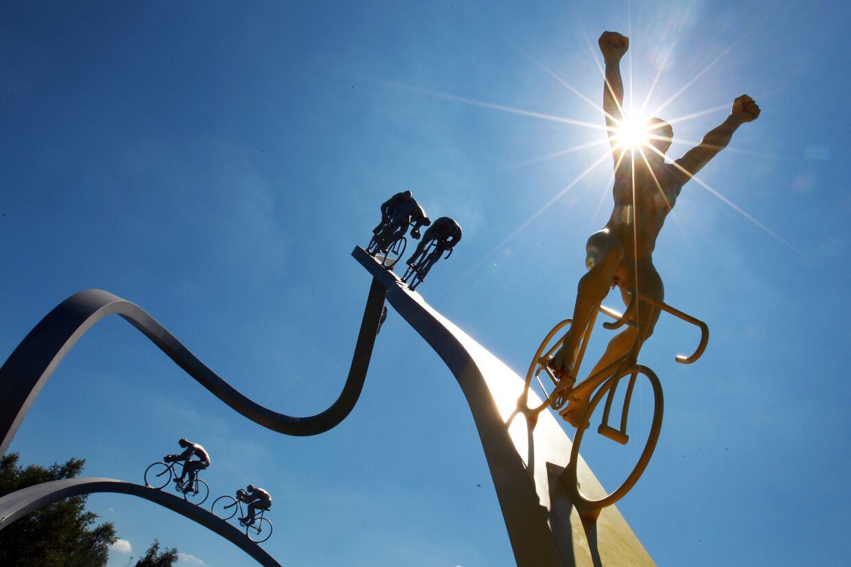 Монумент Тур де Франс в Пиренеях Жана-Бернара Мете неподалеку от города По.