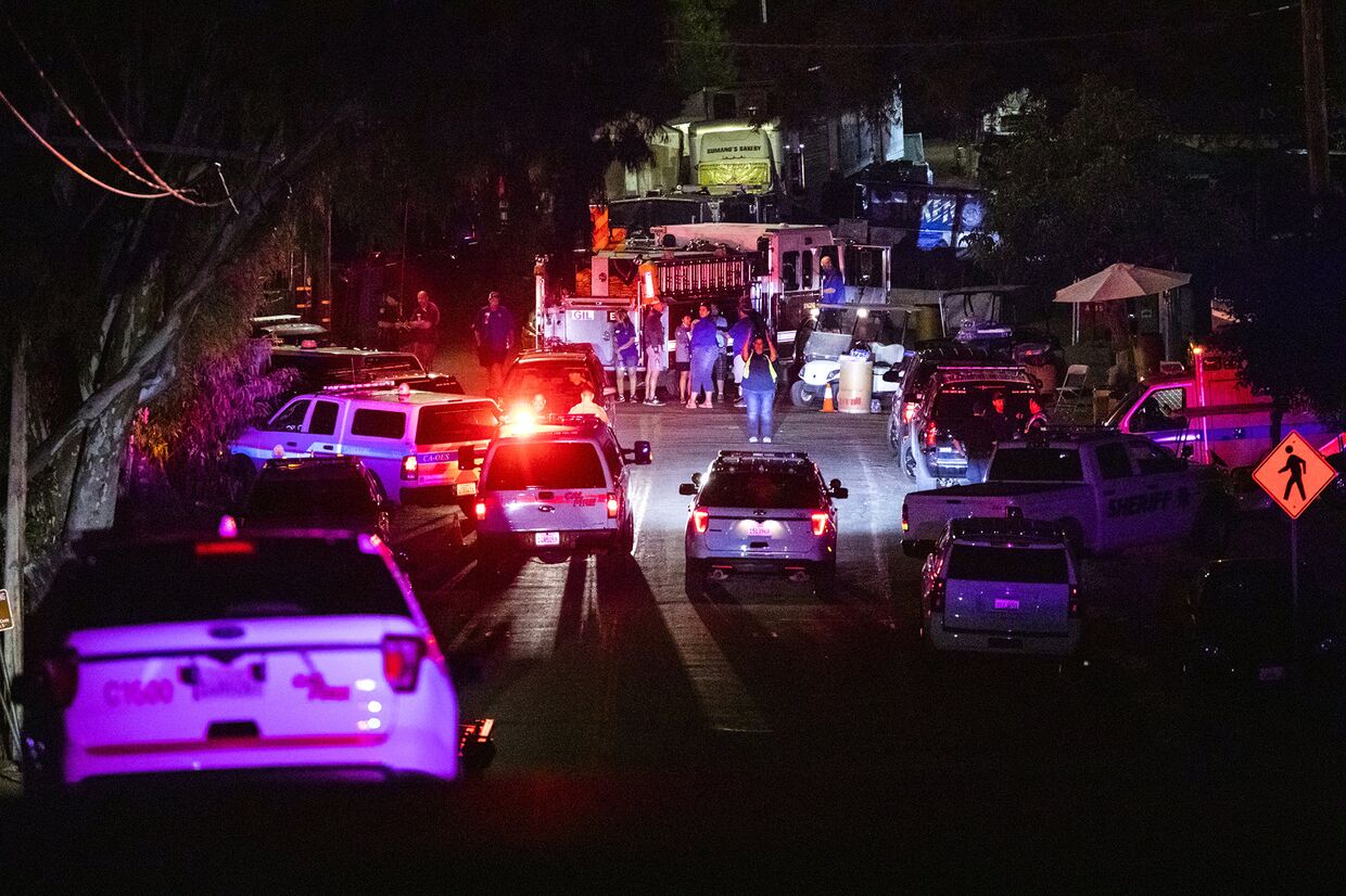 Полицейские машины на месте перестрелки в Гилрое, штат Калифорния, США