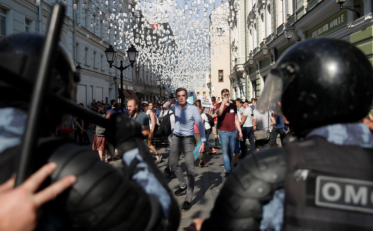 Участники акции протеста в Москве