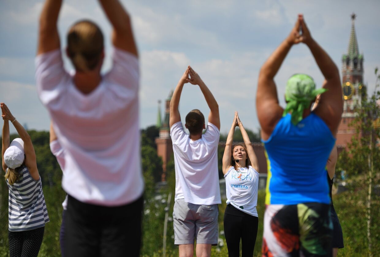 Международный фестиваль йоги в парке Зарядье
