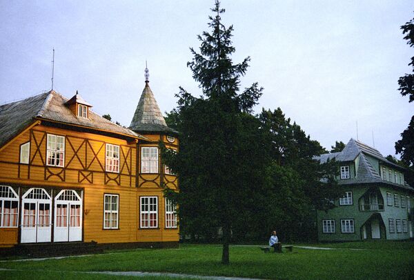 Улица Мицкевича в городе Паланге. Литовская Республика. Улица Мицкевича в городе Паланге. Литовская Республика.