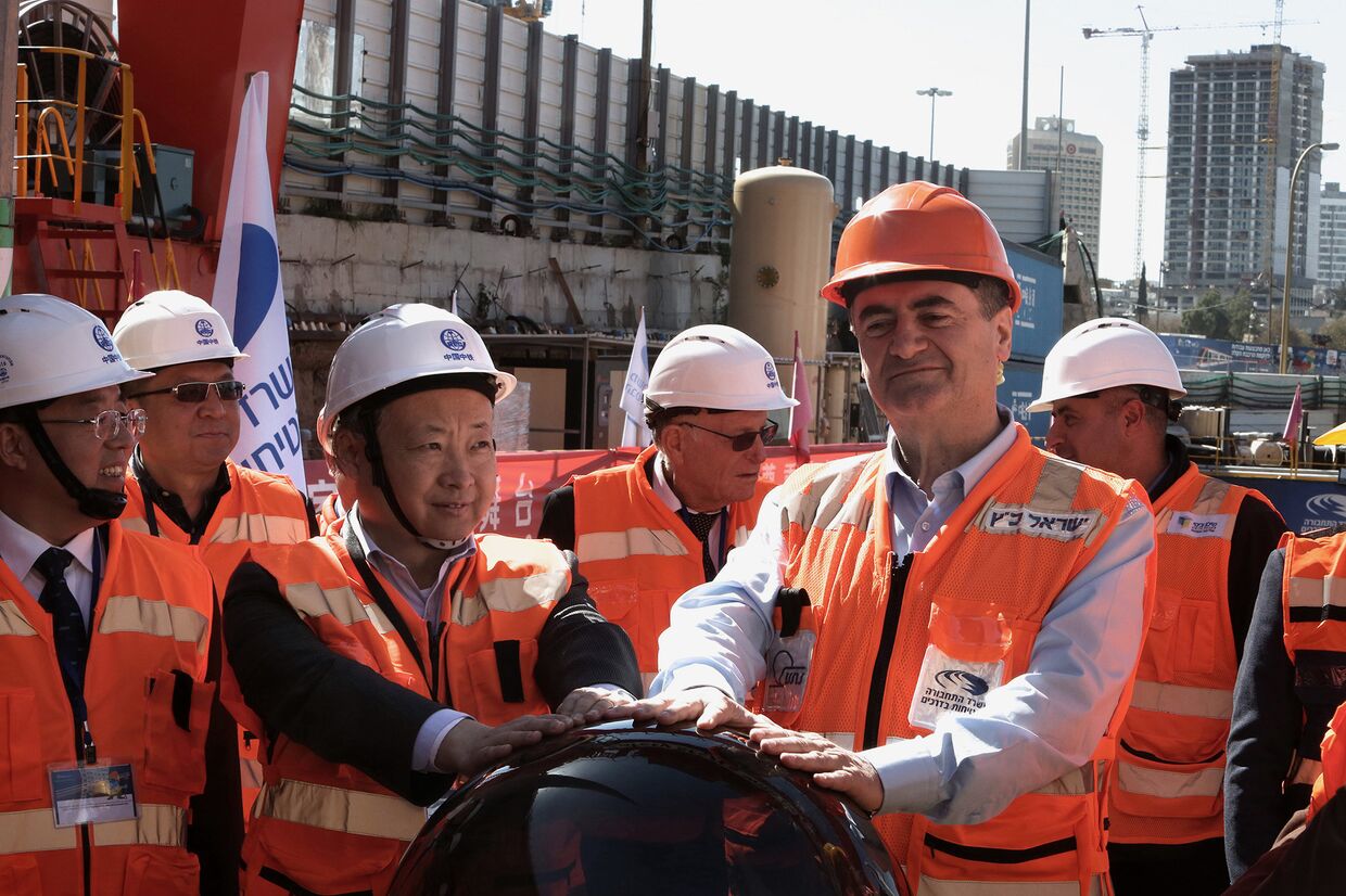 Министр транспорта Израиля Исраэль Кацис и посол Китая в Израиле Чжан Юнсинь