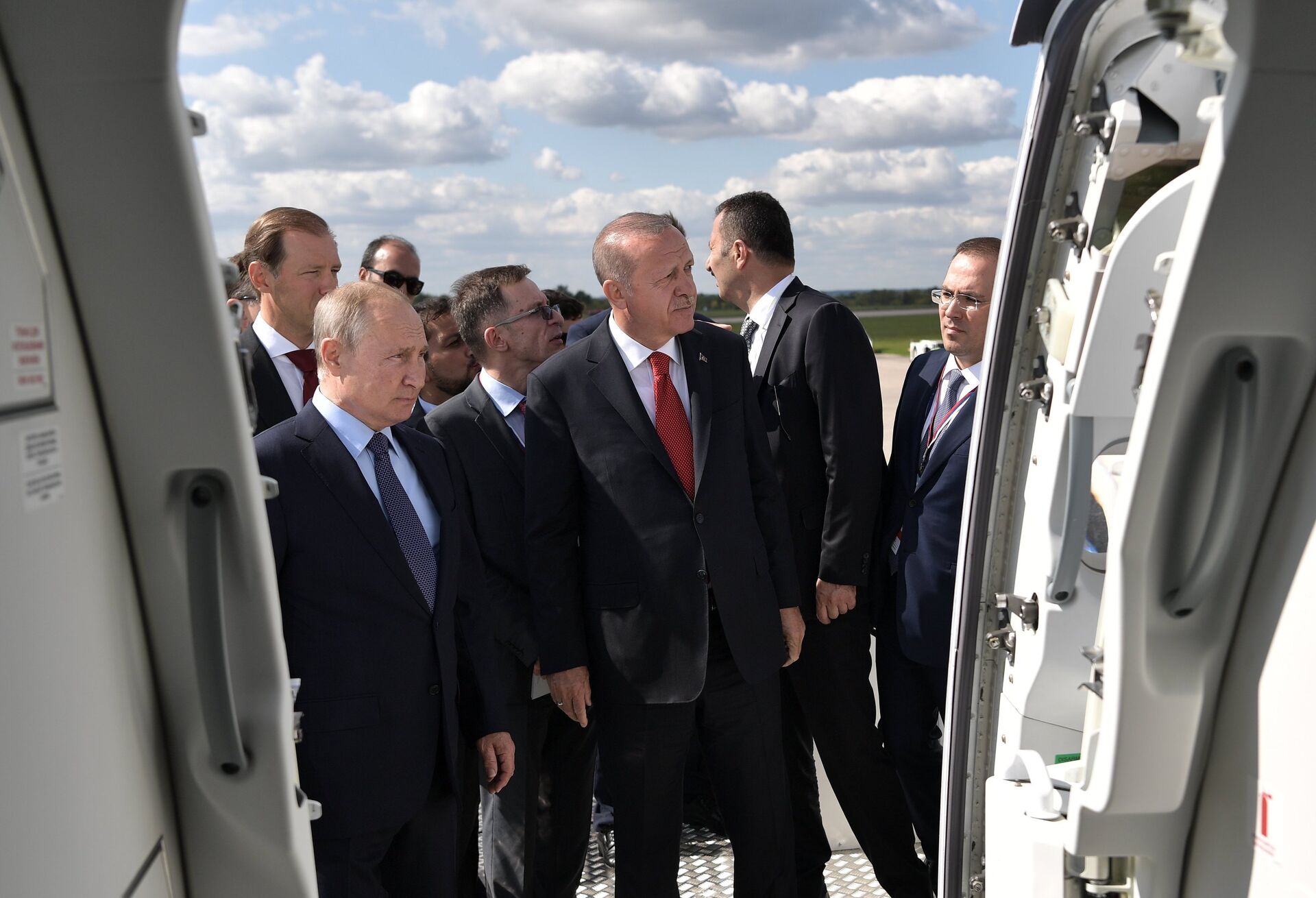 Президент РФ В. Путин и президент Турции Р. Т. Эрдоган посетили авиасалон МАКС 2019 - ИноСМИ, 1920, 16.11.2021