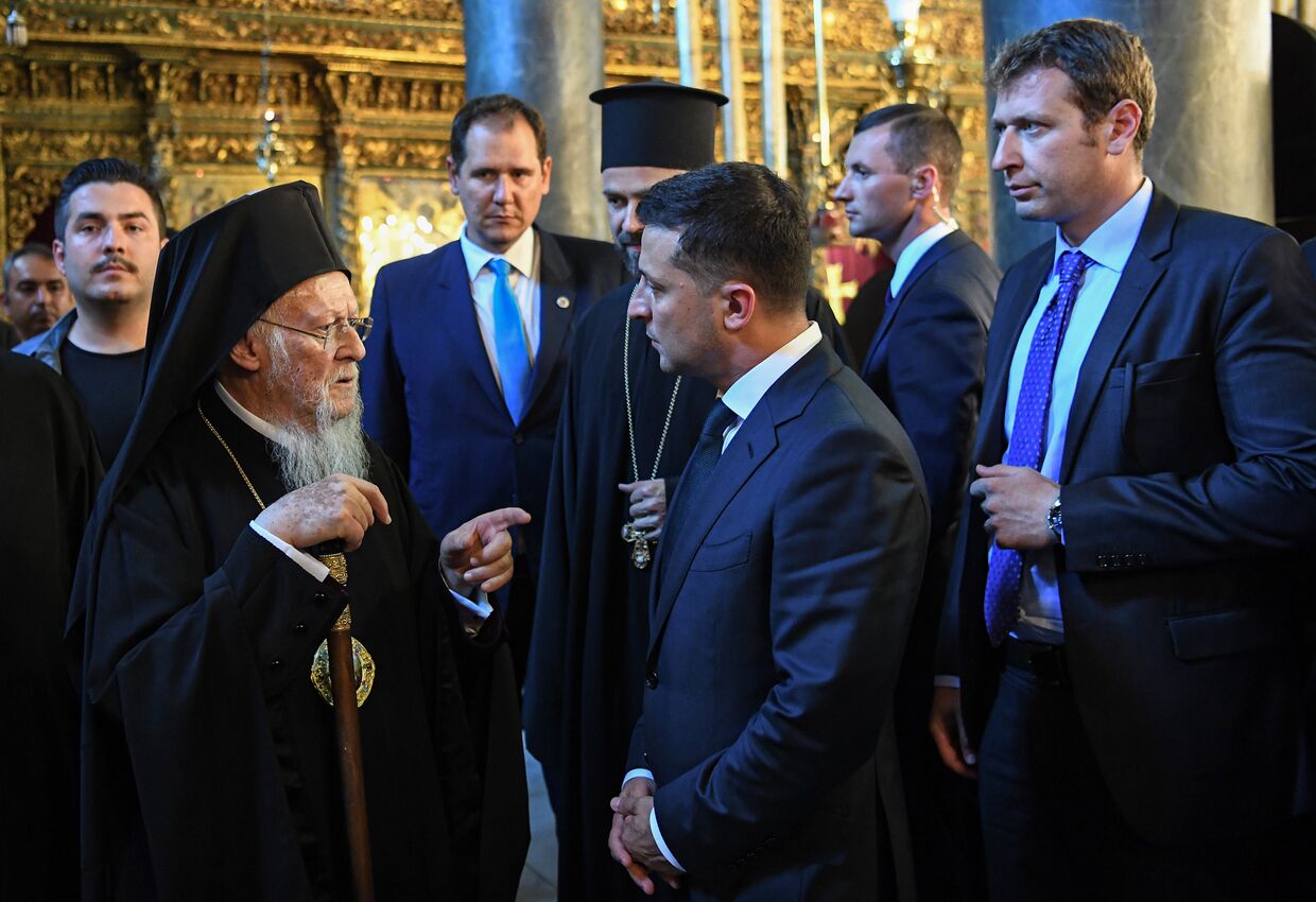 Президент Украины Владимир Зеленский и патриарх Варфоломей во время встречи в Стамбуле