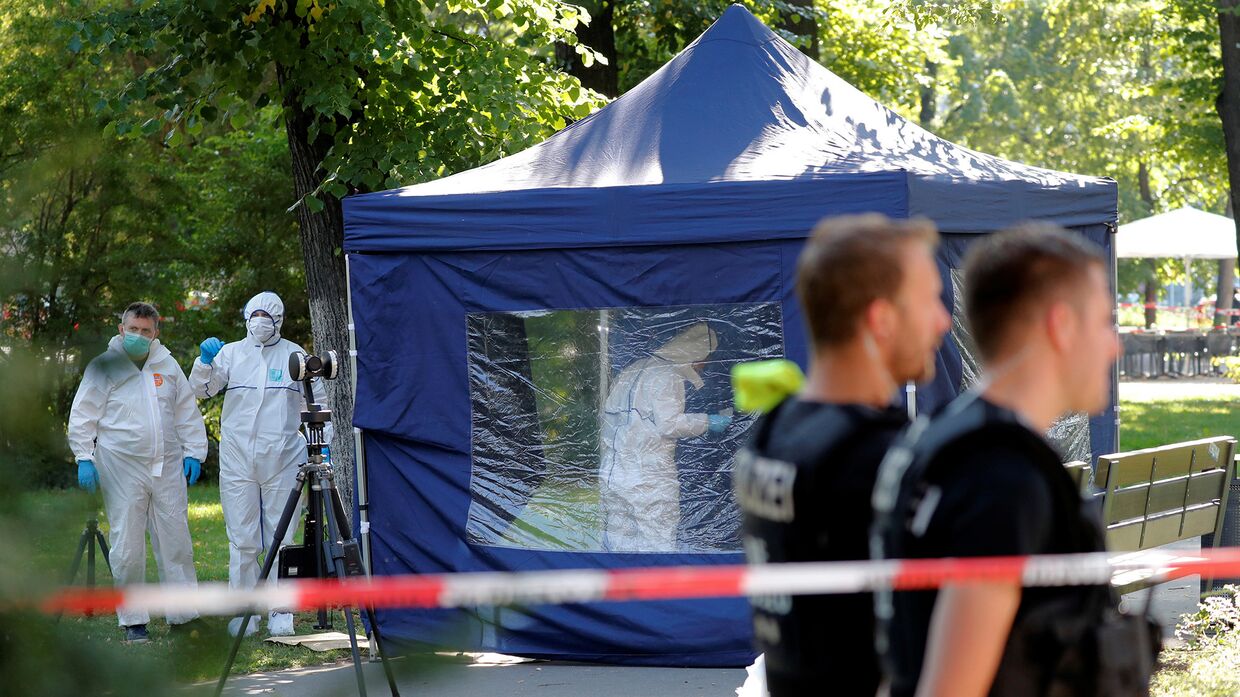 Полицейские осматривают место убийства грузина в Берлине