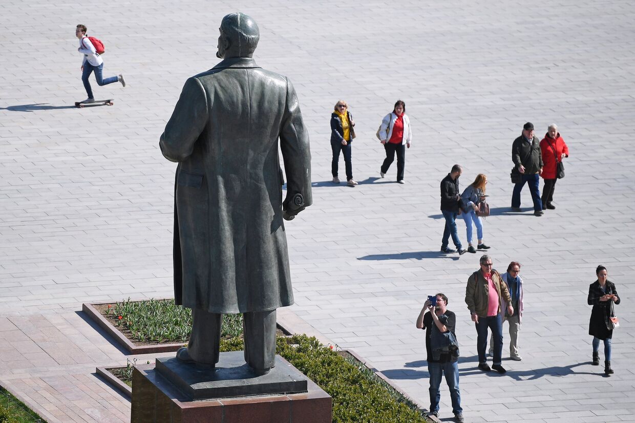 Памятник В. И. Ленину на ВДНХ в Москве