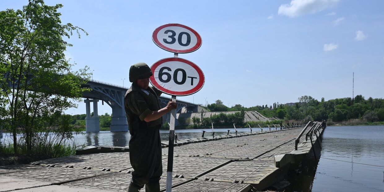 Возведение понтонной переправы через реку Северский Донец