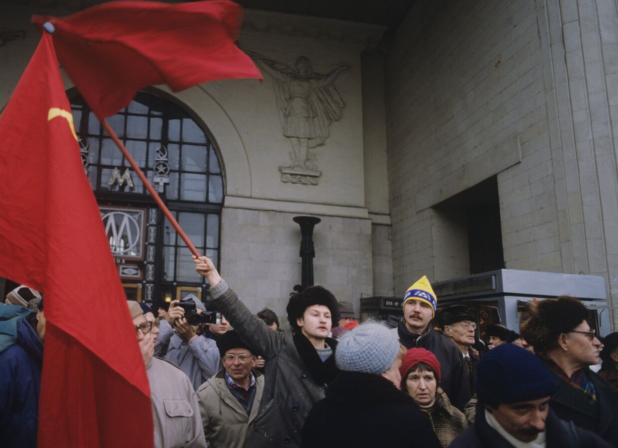 Митинг 7 ноября 1993 года на Октябрьской площади в Москве