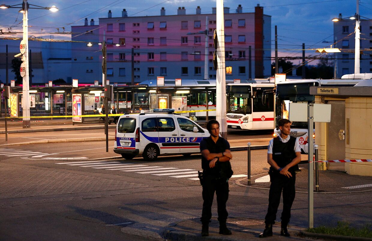 Французская полиция на месте убийства в Виллербане