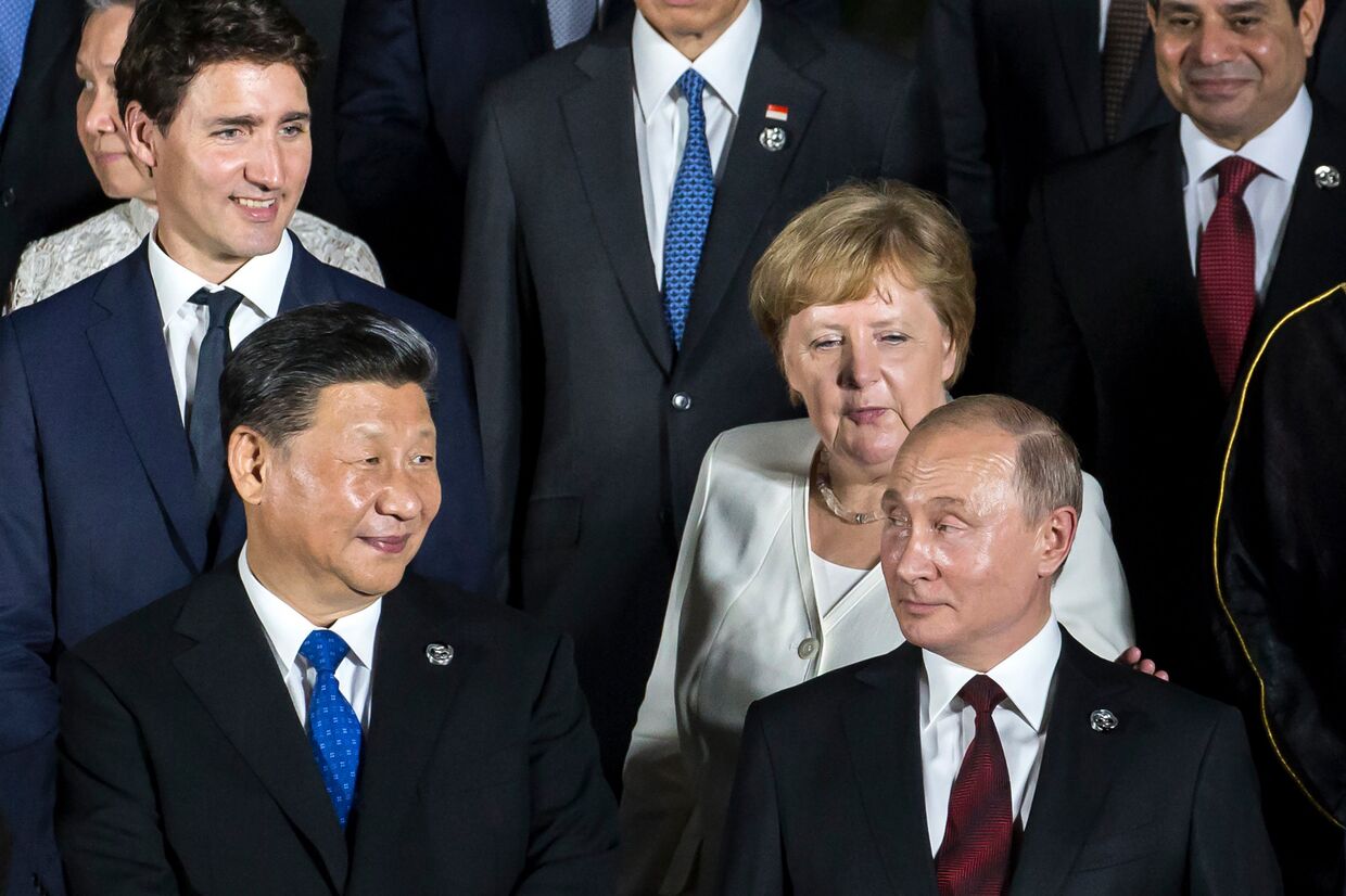 Канцлер Германии Ангела Меркель, президент России Владимир Путин, председатель КНР Си Цзиньпин во время саммита G20 в Осаке