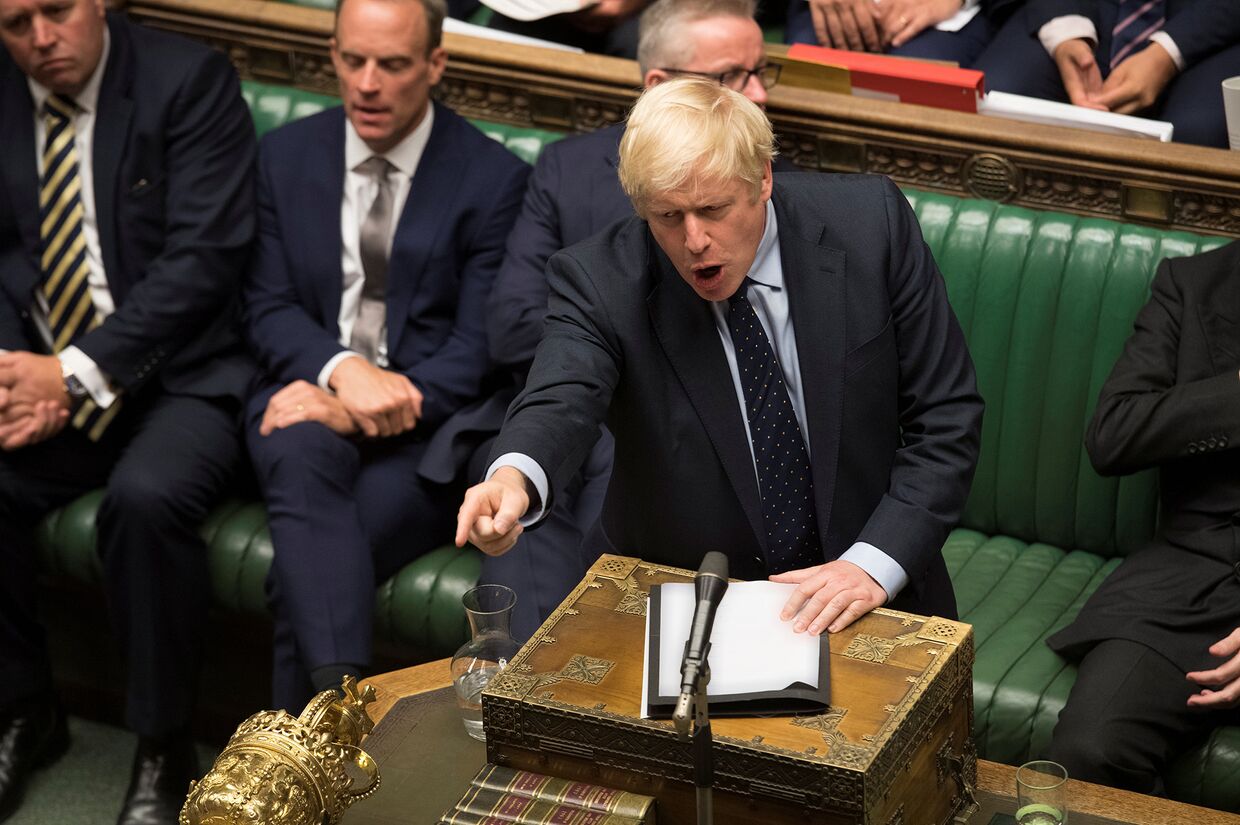 Премьер-министр Великобритании Борис Джонсон выступает в Палате общин в Лондоне