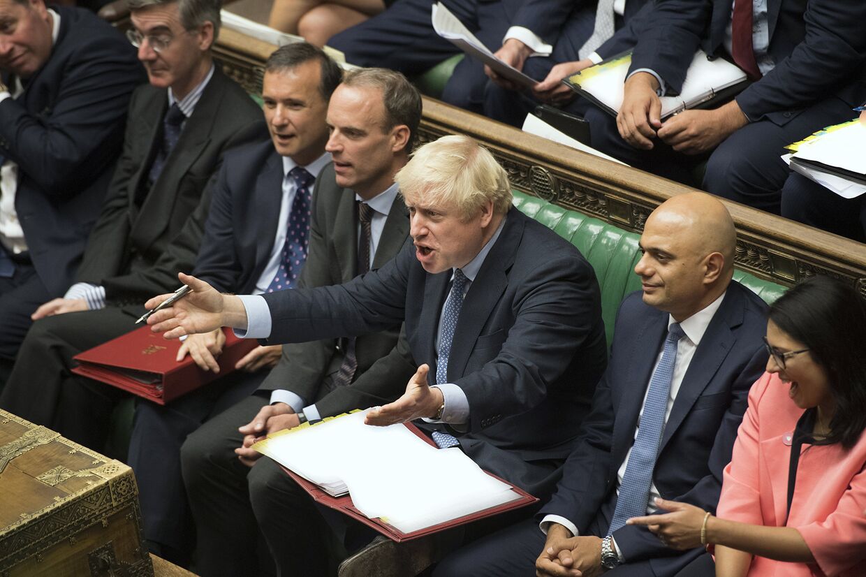 Премьер-министр Великобритании Борис Джонсон во время еженедельных дебатов в парламенте
