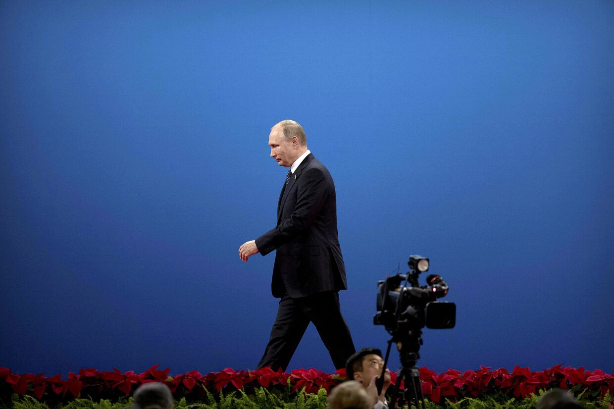 Президент России Владимир Путин после выступления на церемонии открытия форума Один пояс и один путь в Пекине
