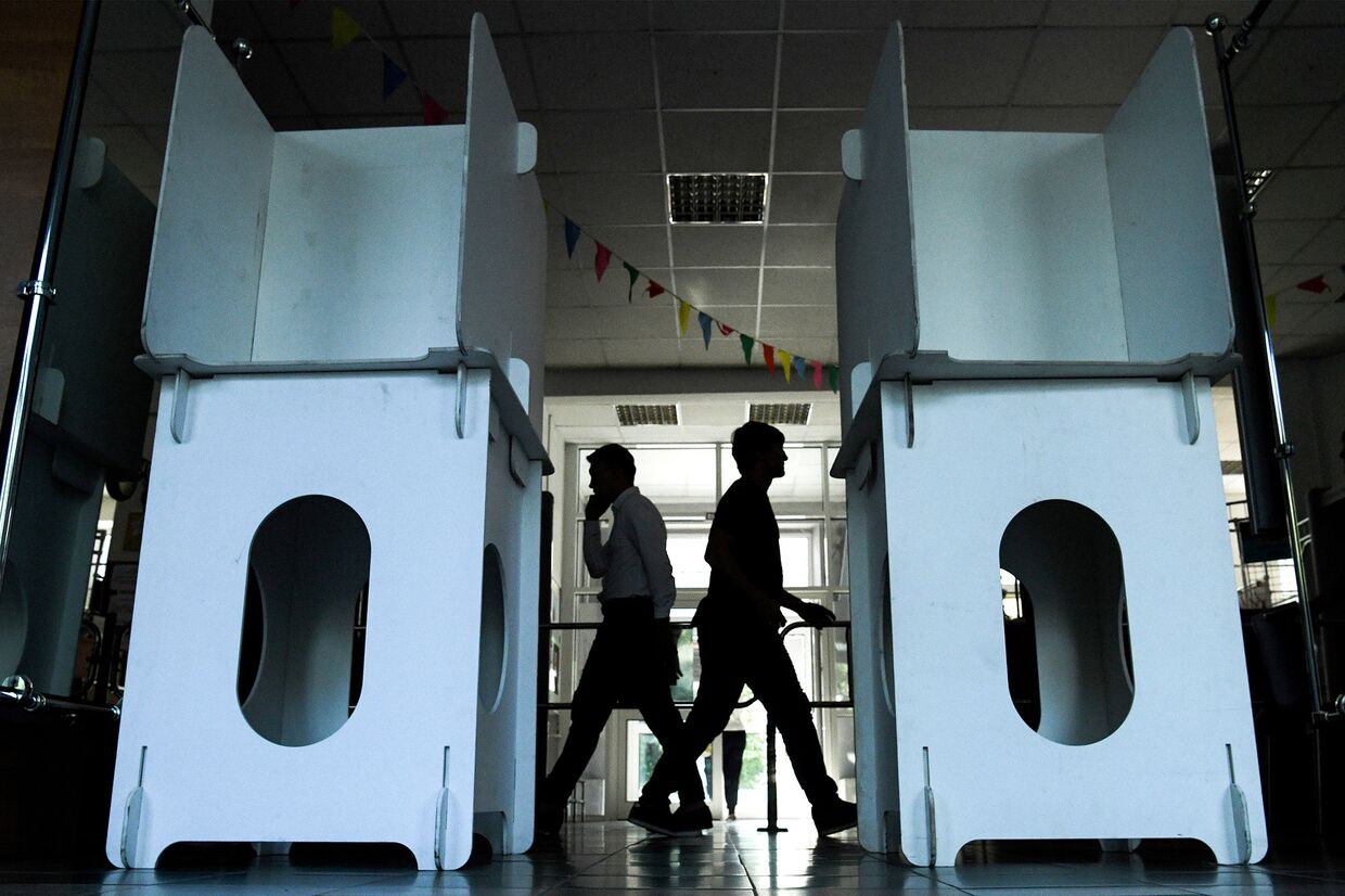 Подготовка избирательного участка в преддверии выборов в Московскую городскую Думу