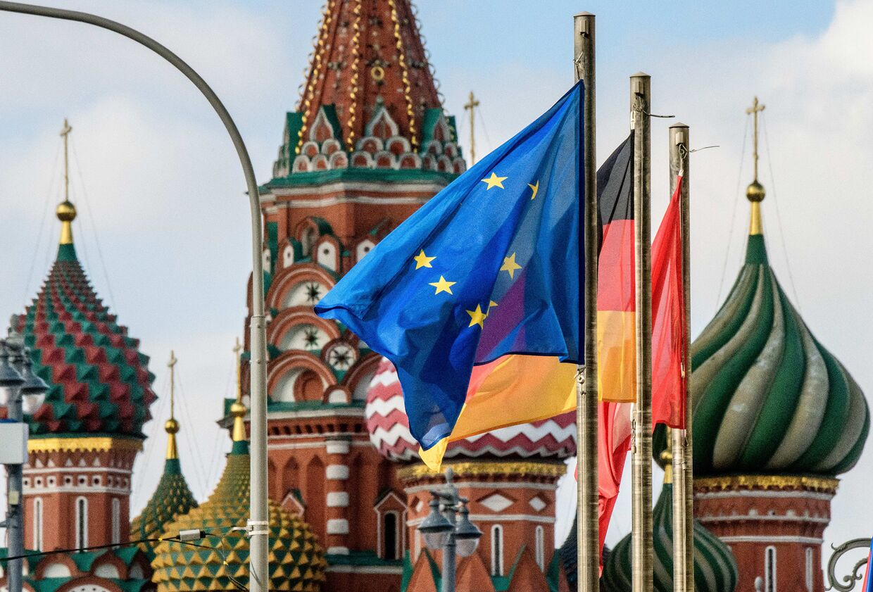 Флаг Европейского Союза на Красной площади в Москве