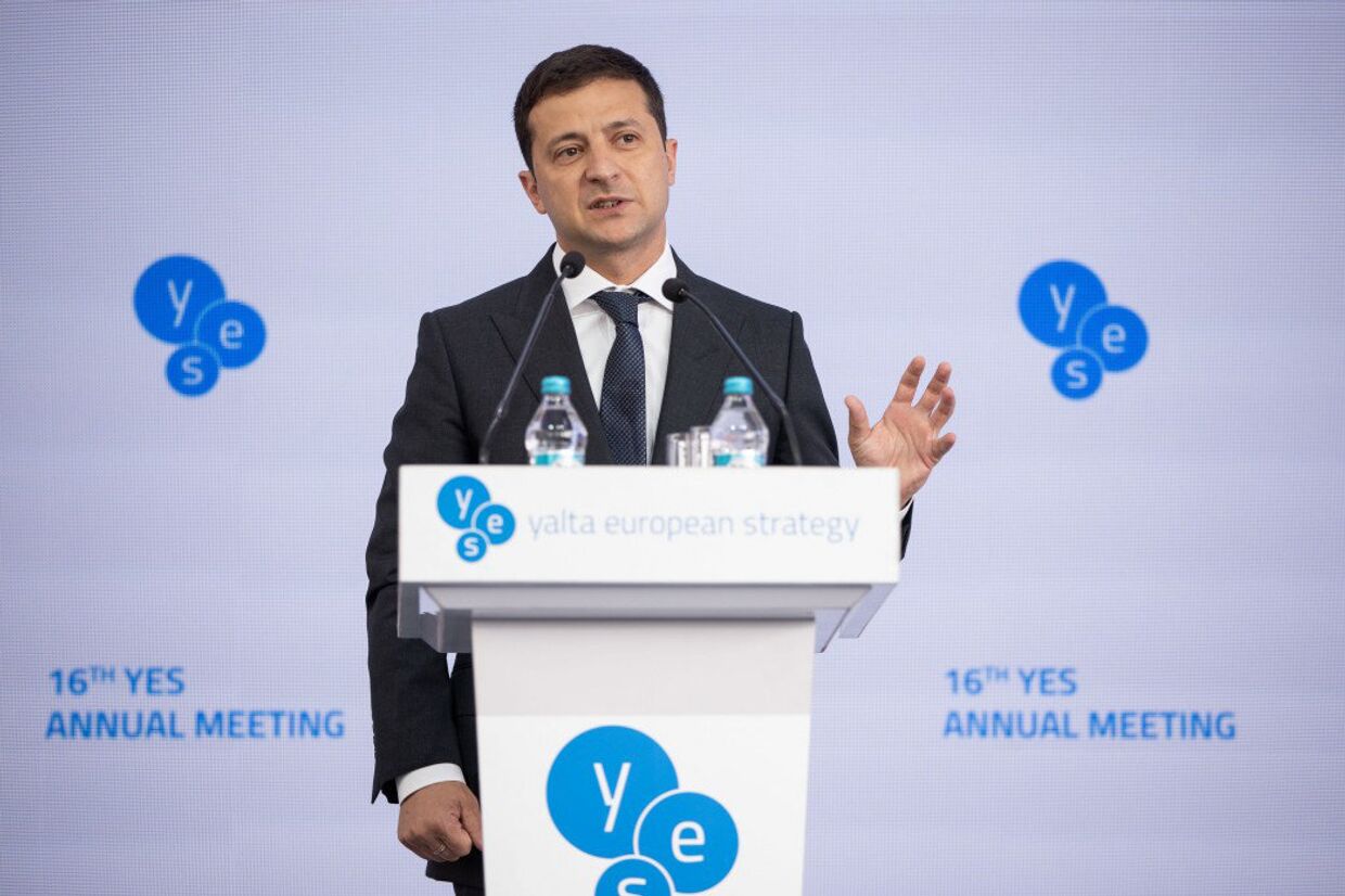 Президент Украины Владимир Зеленский выступает не Ялтинском форуме Европейской стратегии (YES) в Киеве