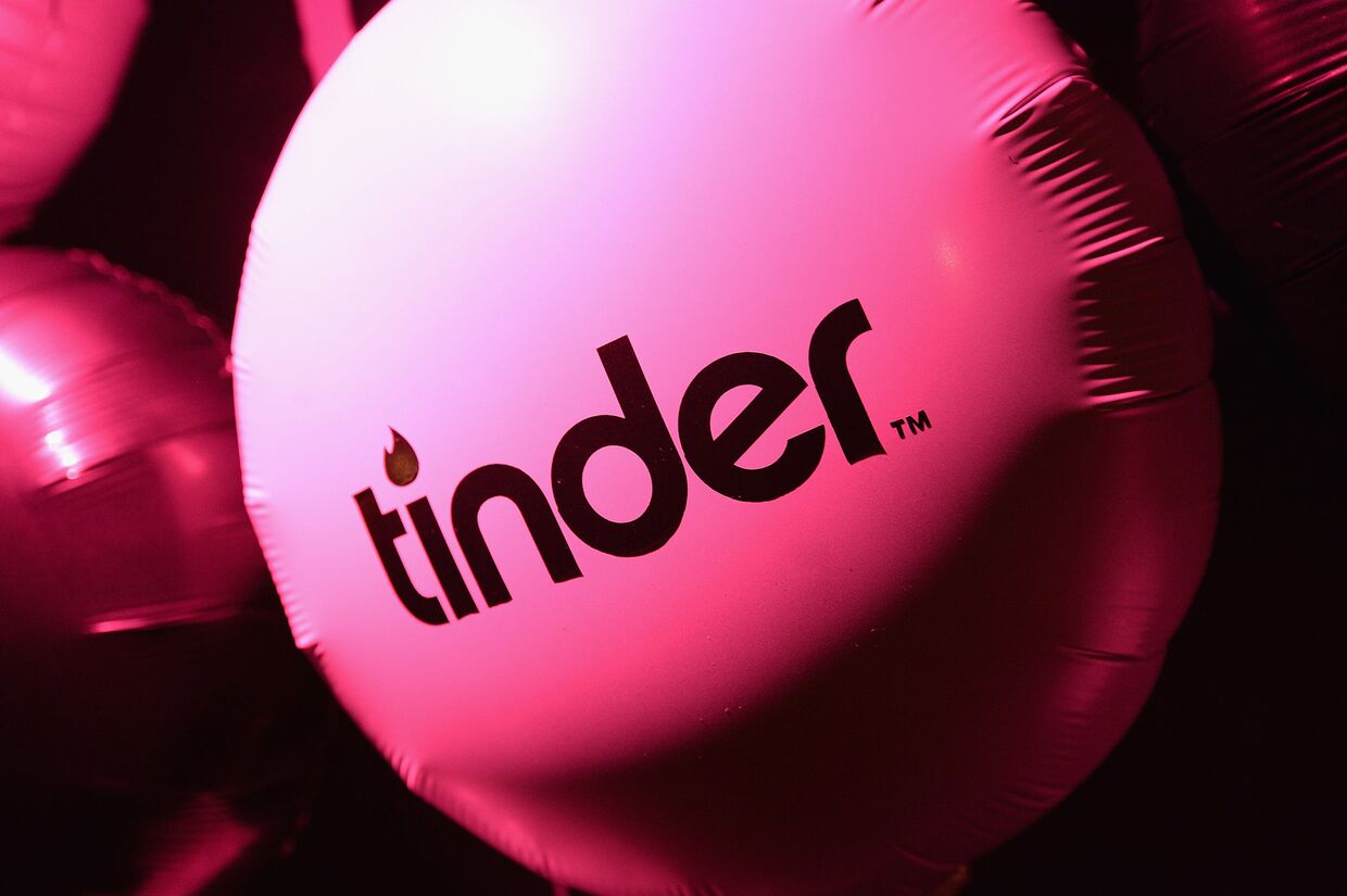 Воздушный шар с логотипом Tinder
