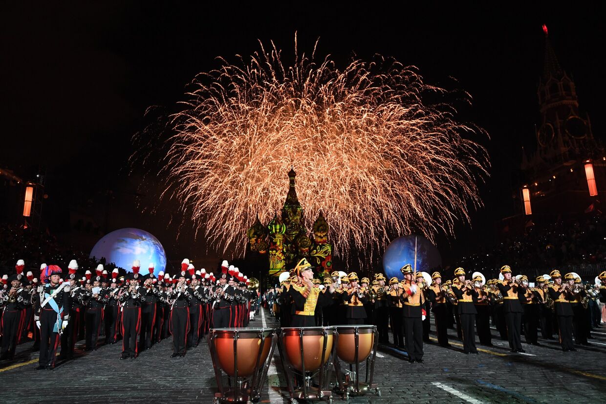 Генеральная репетиция церемонии открытия фестиваля Спасская башня на Красной площади в Москве