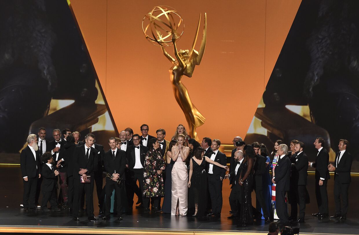 Актеры и съемочная группа Игры престолов на премии Emmy в Лос-Анджелесе