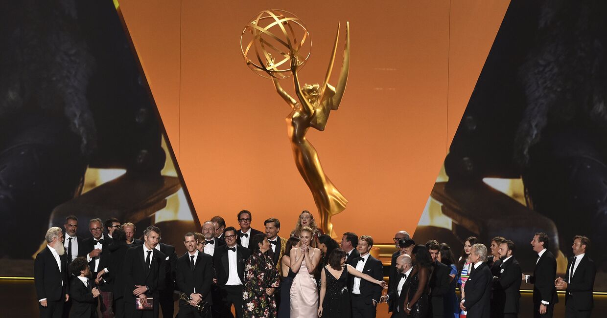 Актеры и съемочная группа Игры престолов на премии Emmy в Лос-Анджелесе