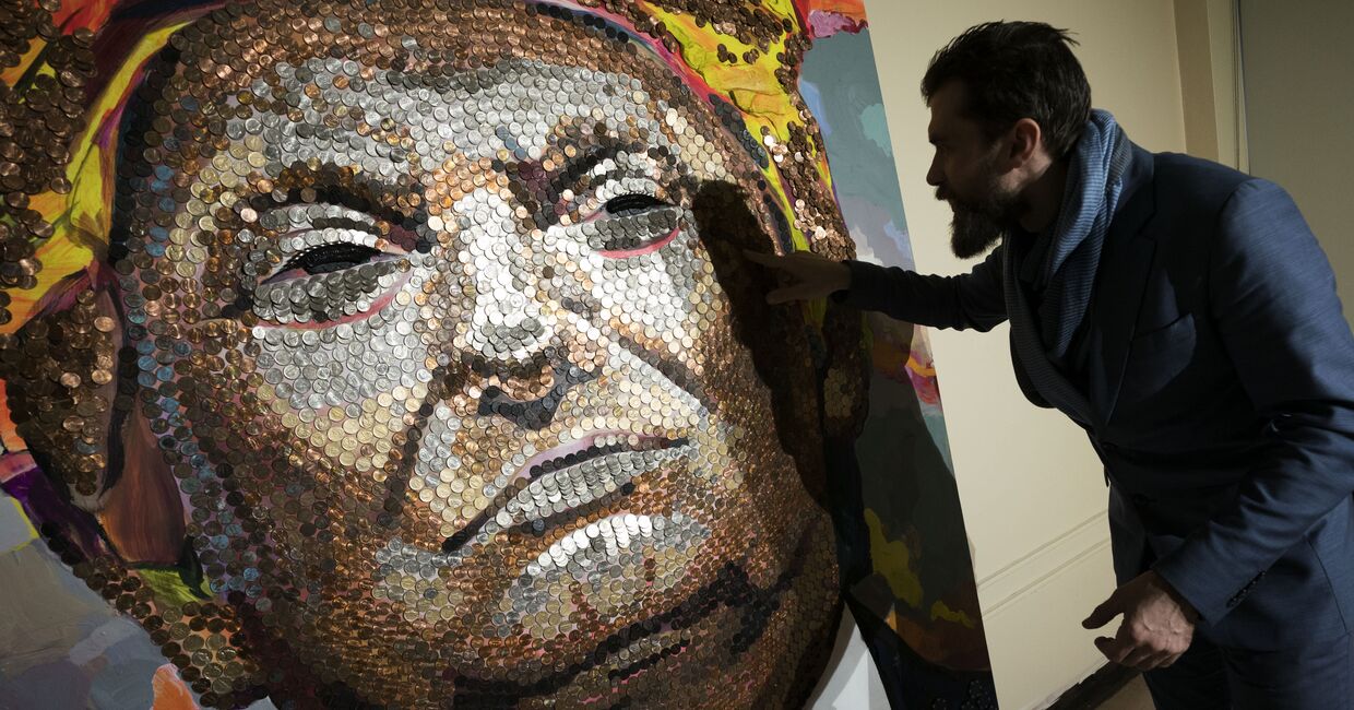 Украинский художник сделал портрет Дональда Трампа из американских монет