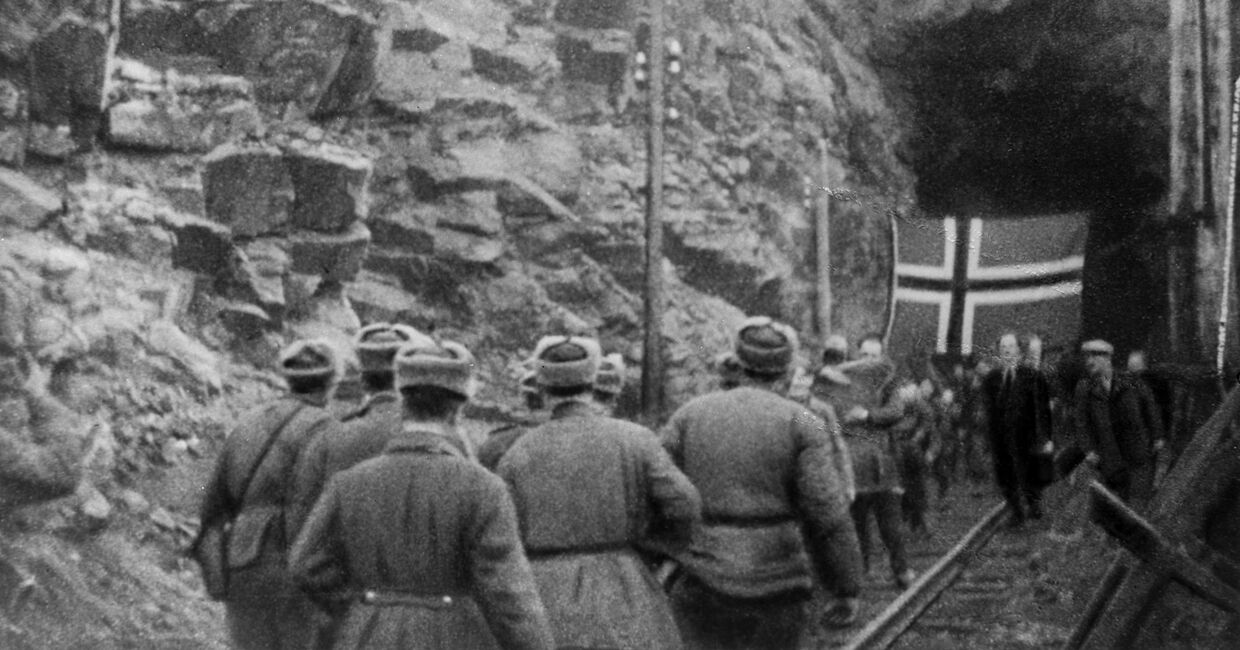 Жители Киркенеса, скрывавшиеся на руднике, и бойцы Красной Армии. Освобождение Северной Норвегии, 1944 год
