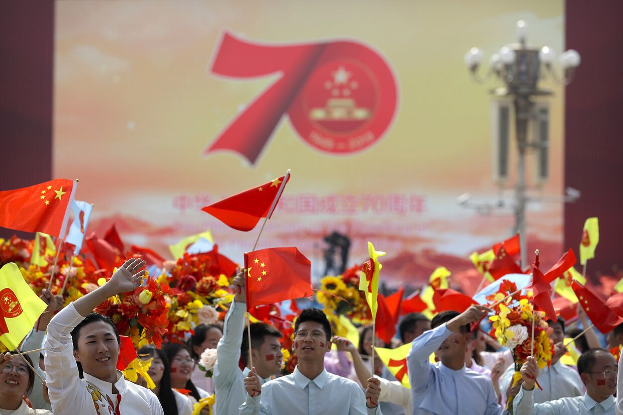 Участники парада в честь 70-летия основания коммунистического Китая в Пекине