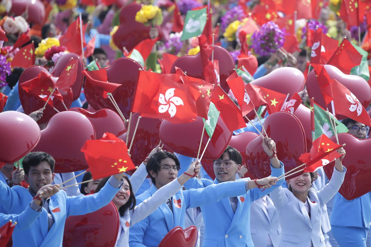 Участники парада в Пекине в честь 70-й годовщины образования КНР в Пекине