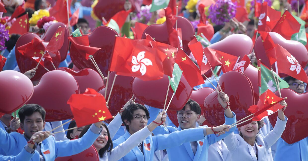 Участники парада в Пекине в честь 70-й годовщины образования КНР в Пекине