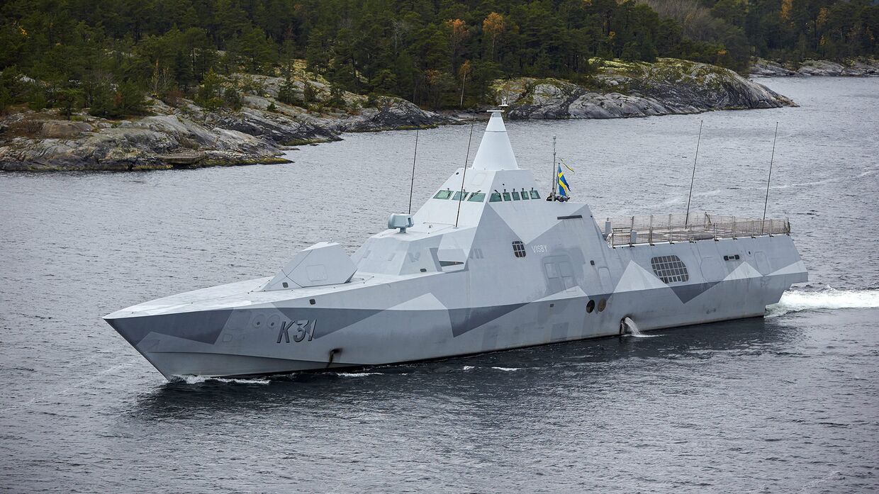 Корвет ВМС Швеции HMS Visby патрулирует Стокгольмский архипелаг