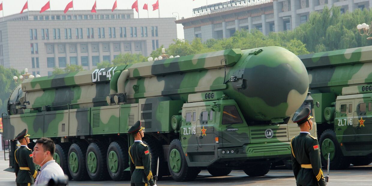Межконтинентальная баллистическая ракета DF-41 на военном параде