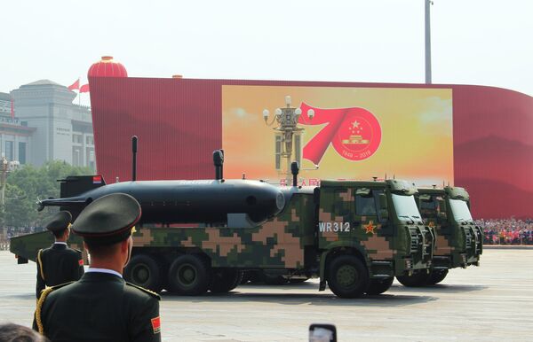 Беспилотный подводный аппарат Эйч-эсэ-ю-001 на военном параде Беспилотный подводный аппарат Эйч-эсэ-ю-001 на военном параде