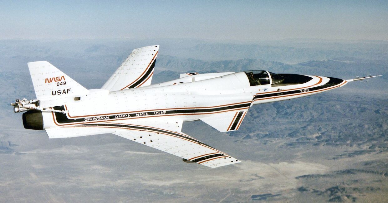 Американский самолёт-прототип с обратной стреловидностью крыла Grumman X-29