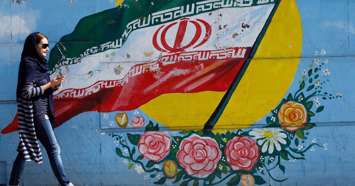 Граффити с изображением флага Ирана в Тегеране