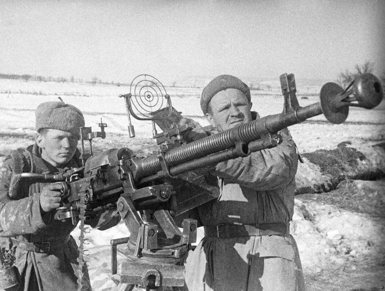 Советские зенитчики