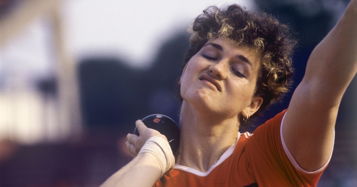 Наталья Лисовская - заслуженный мастер спорта, рекордсменка мира в толкании ядра