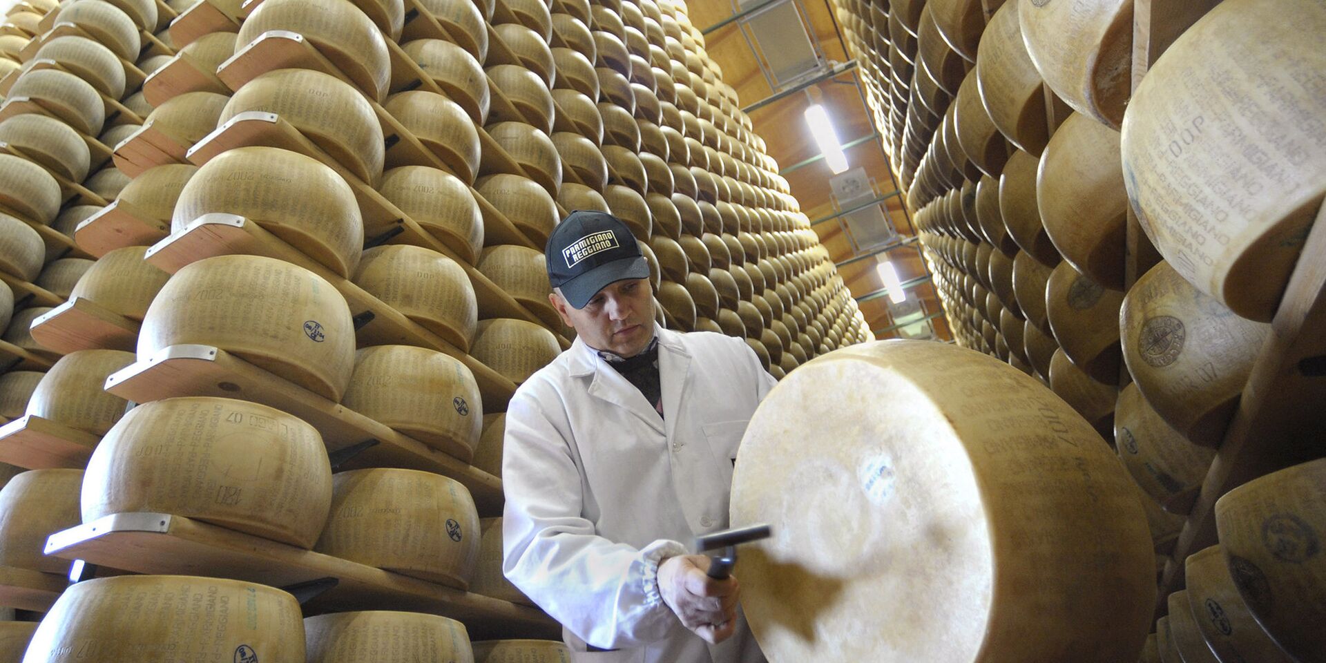 Производство итальянского сыра в Биббиано, Италия - ИноСМИ, 1920, 05.10.2025