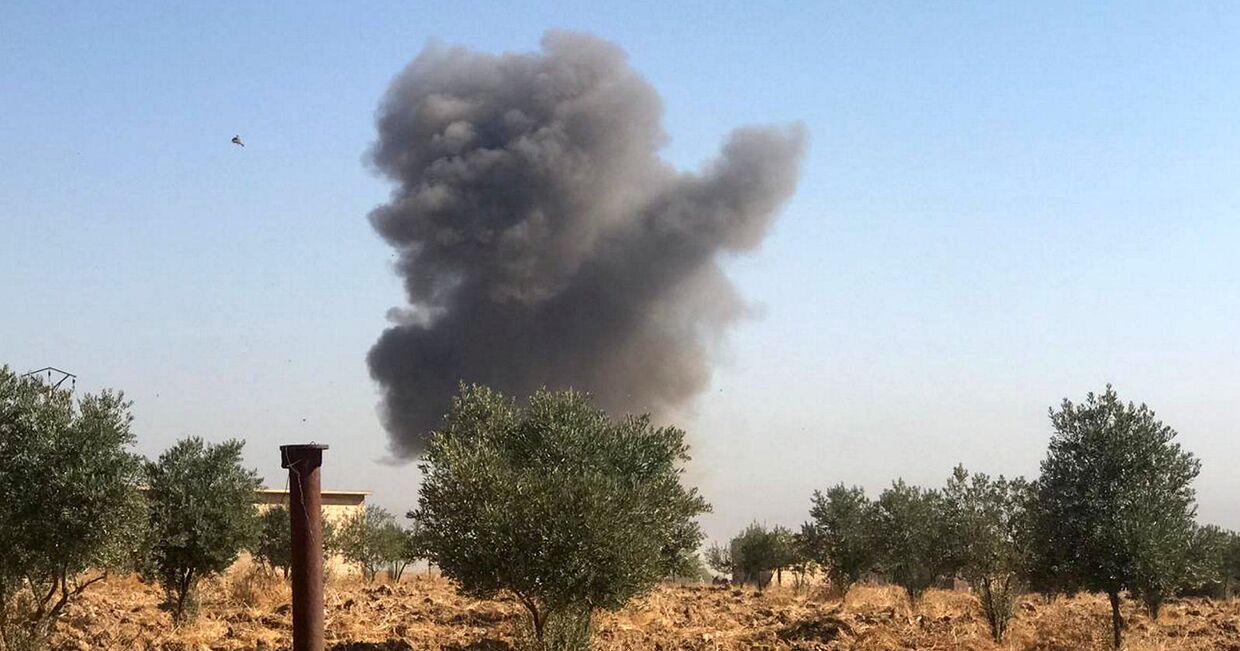 Дым от бомбардировок территории Сирии турецкими войсками 10 октября 2019 года