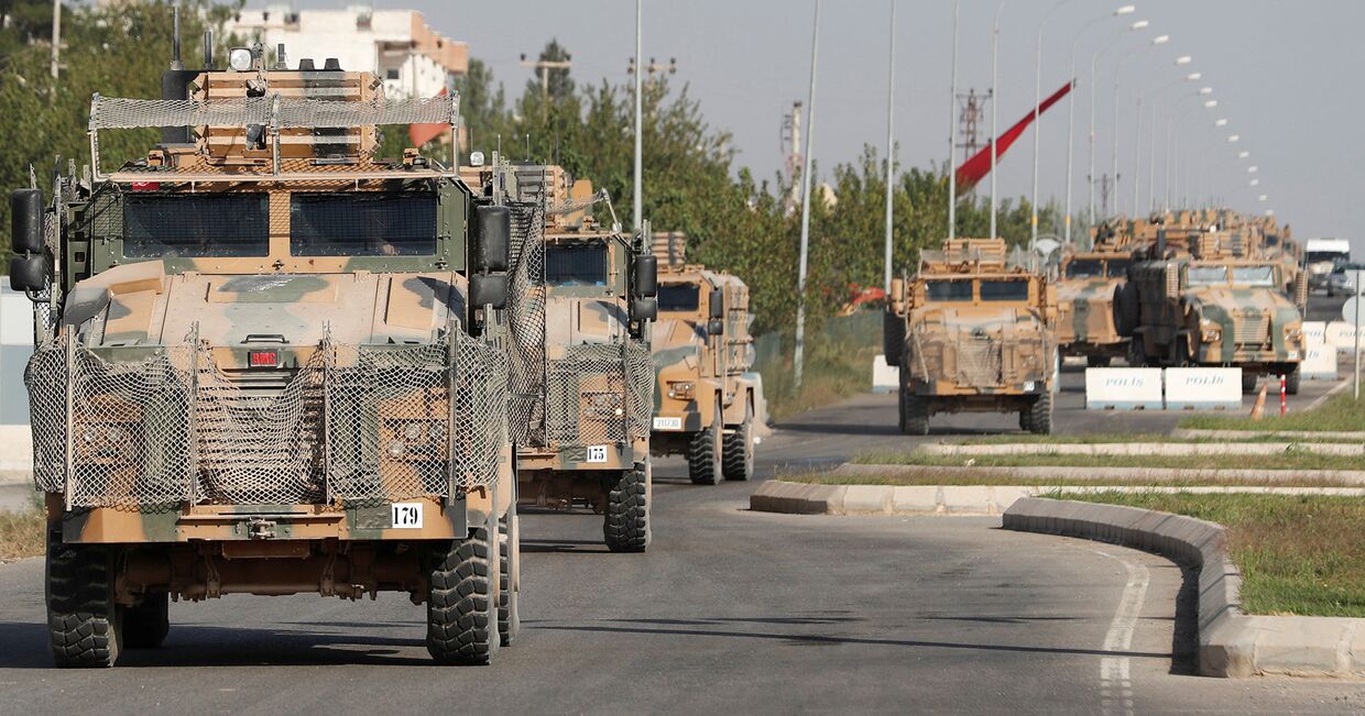 Военная техника в турецком пограничном городе Джейланпинар в провинции Шанлыурфа