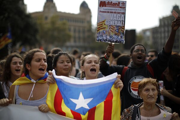 Участники протестов в Барселоне