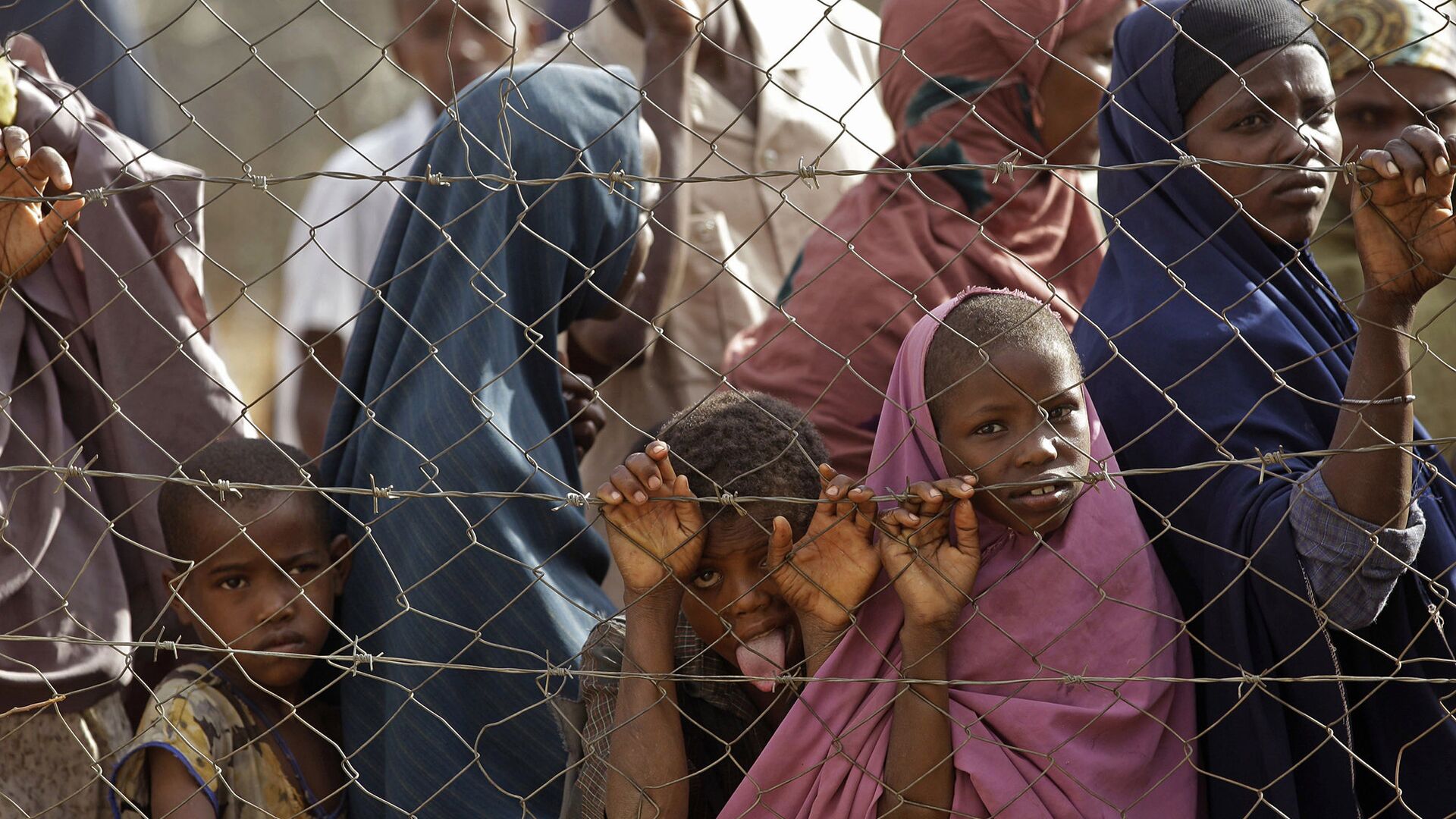 Беженцы в очереди за едой в Дадаабе, Кения - ИноСМИ, 1920, 26.05.2022